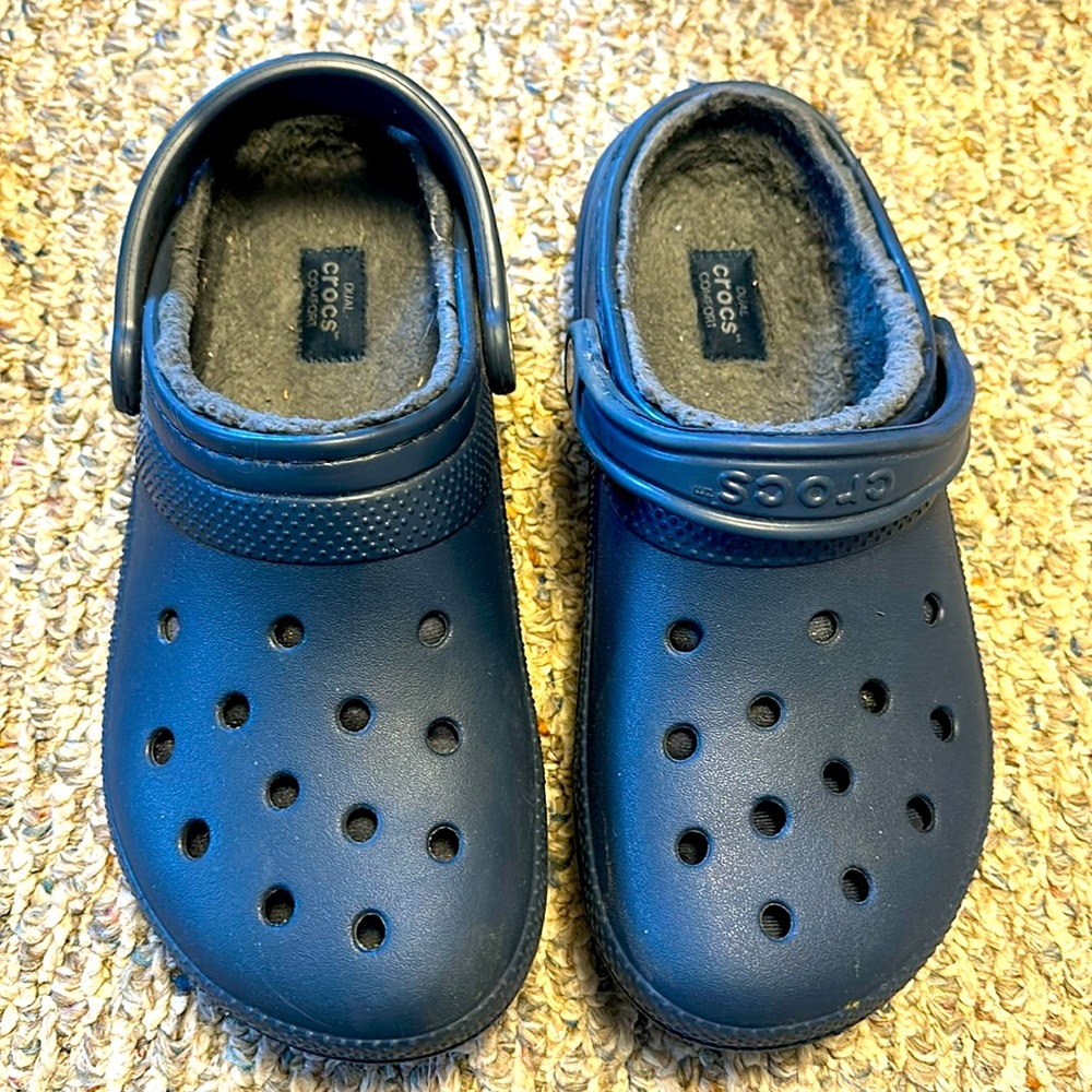 CROCS DUAL COMFORT UNISEX FLEECE LINED W9 M7 SLIP ON SHOES CLOGS NAVY EUC